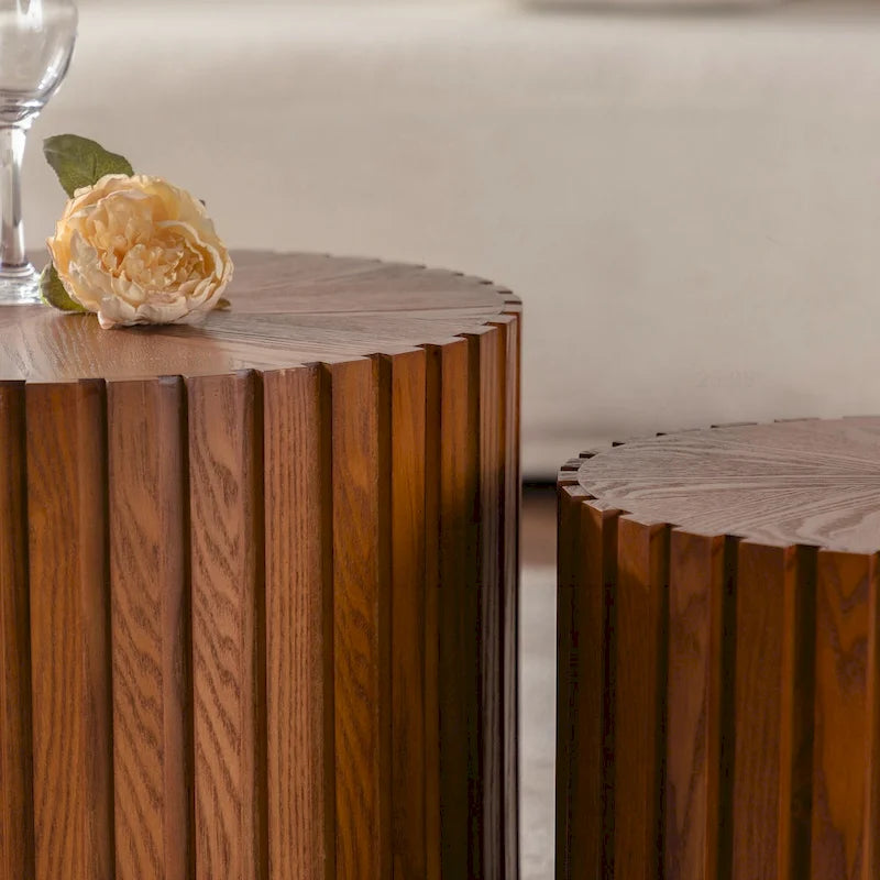 Exquisiter runder Couchtisch aus Holz für kleine Wohnräume, keine Montage erforderlich