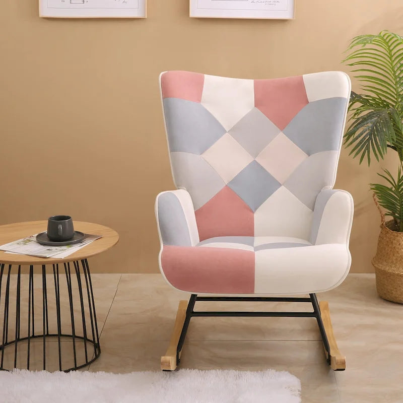Mid-Century Schaukelstuhl aus Stoff mit Holzbeinen und Patchwork-Leinen