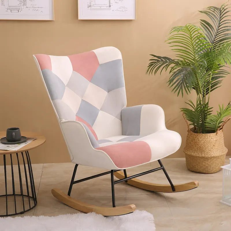 Mid-Century Schaukelstuhl aus Stoff mit Holzbeinen und Patchwork-Leinen