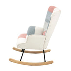 Mid-Century Schaukelstuhl aus Stoff mit Holzbeinen und Patchwork-Leinen
