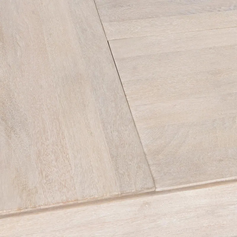 Couchtisch mit Hebefunktion aus Mangoholz in Weiß
